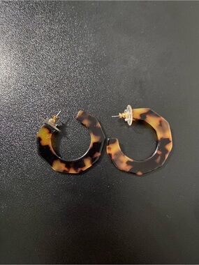 tortoiseshell hoop earrings